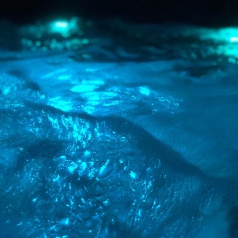H2O Tubs 1000 Series Hot Tub Blue Bubbles