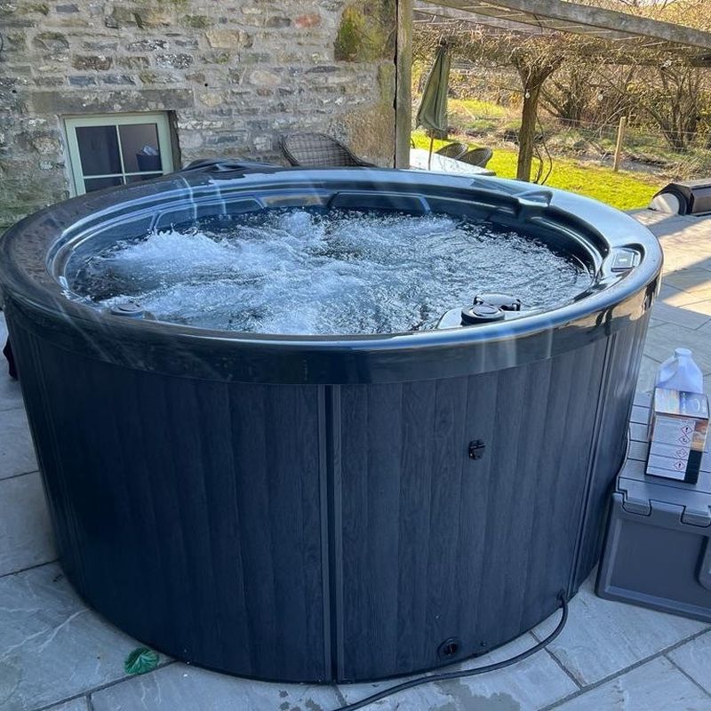 H2O Tubs 1000 Series Hot Tub Customer Bubbles