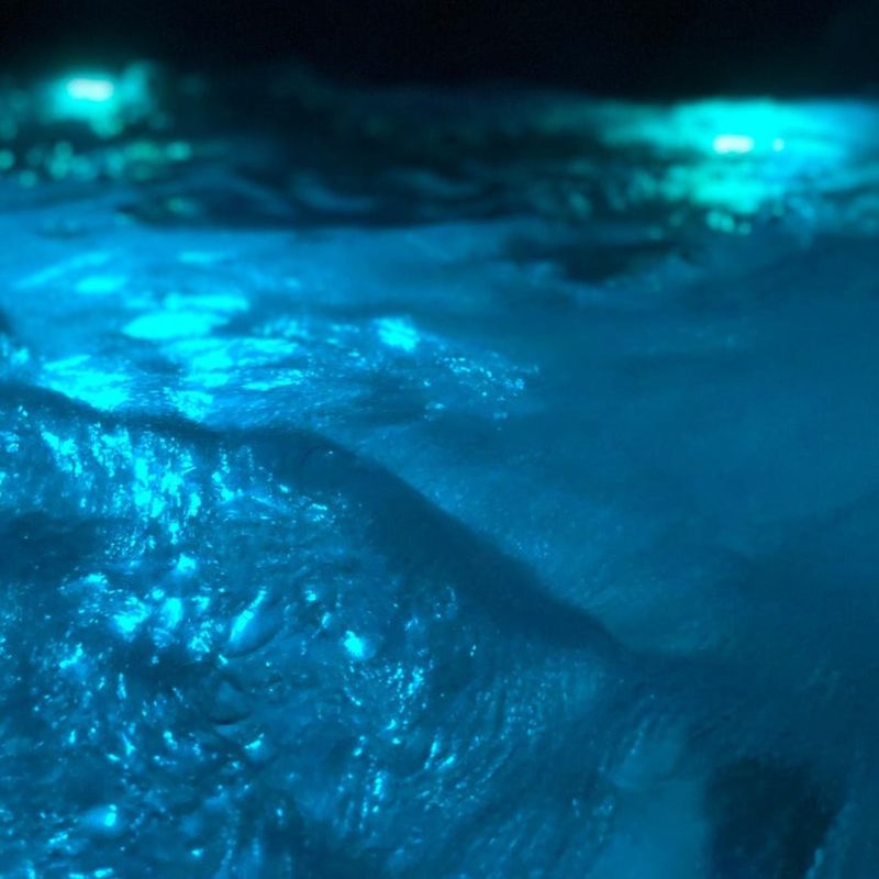 H2O Tubs 2500 Series Premium Hot Tub Blue Bubbles