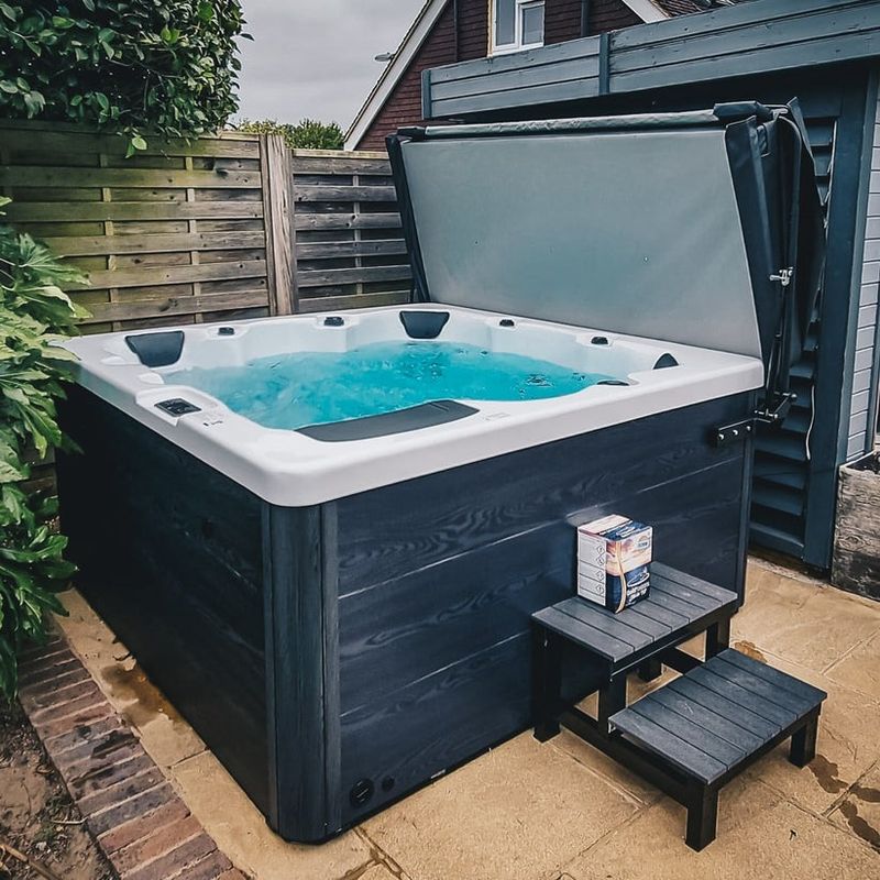 H2O Tubs Milano II Hot Tub Customer Corner View